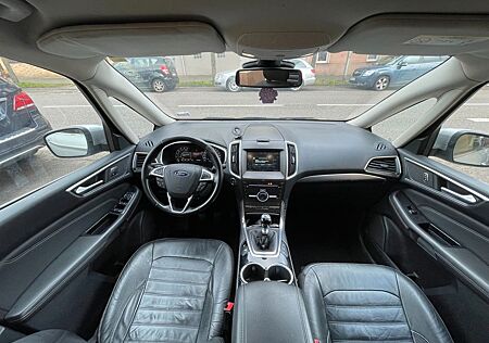 Ford Galaxy Titanium AWD 1.Hand neu TÜV