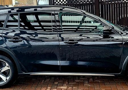 Ford Focus Turnier Active X Matrix LED B&O NAVI