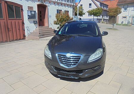 Lancia Delta Benzin 120 PS Bj 6/2011 TÜV NEU mit