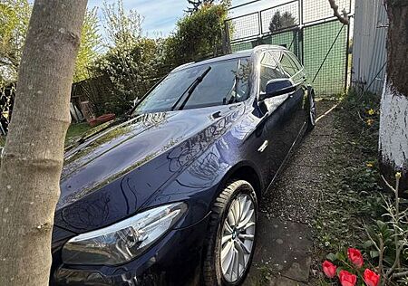 BMW 525d xDrive Touring A Luxury Line Luxury Line