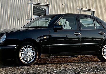 Mercedes-Benz E 320 4MATIC ELEGANCE