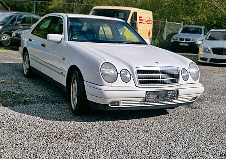 Mercedes-Benz E 200 ELEGANCE