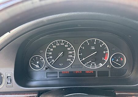 BMW 525i A -