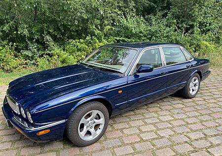 Jaguar XJ Sovereign 4.0 Sovereign mit Restgarantie