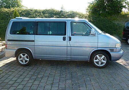 VW T4 Caravelle Volkswagen / 111kW/kurz/8-Sitzer