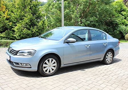VW Passat Volkswagen 1.6 TDI BlueMotion, Limousine