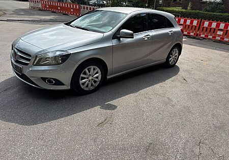 Mercedes-Benz A 180 Style*Euro6*Klima*Teilleder*Sitzh.*PDC*Alu