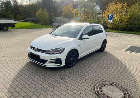VW Golf Volkswagen 2.0 TSI GTI Performance GTI Performance