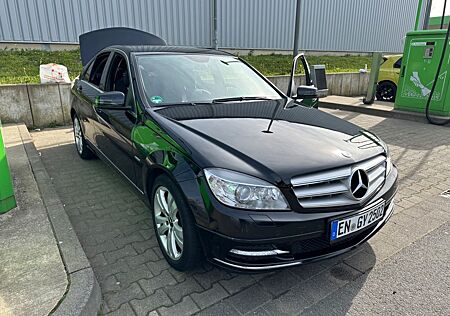 Mercedes-Benz C 200 CGI Limousine Automatik Schwarz