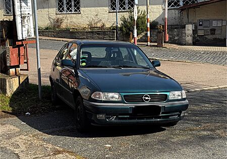 Opel Astra 1.6 -