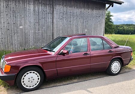 Mercedes-Benz 190 190E W201 Avantgarde Rosso