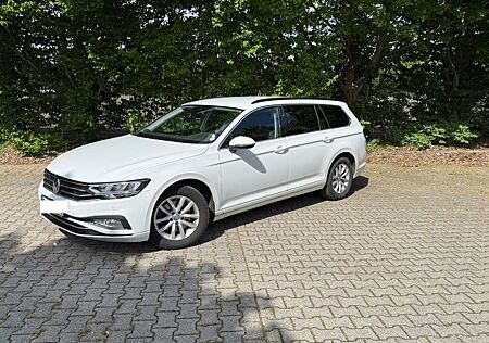 VW Passat Variant Volkswagen 1.5 TSI DSG Business AHK ACC NAVI