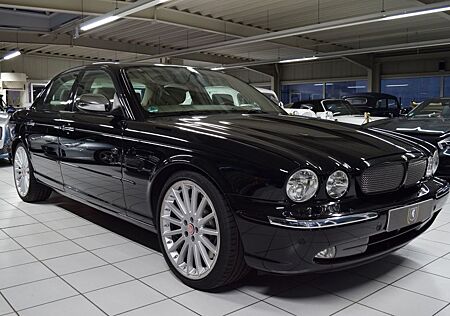 Jaguar XJR X350/Schwarz mit beige/Bestzustand