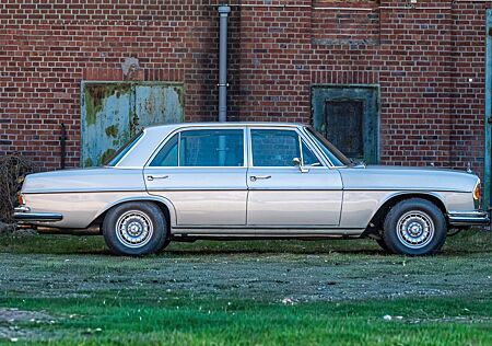 Mercedes-Benz 300 SEL 6,9