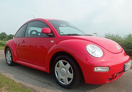 VW New Beetle Volkswagen 2.0 - NEU lackiert - TÜV NEU !