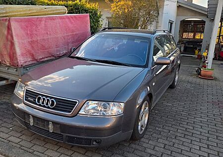 Audi A6 2.4 Avant quattro -