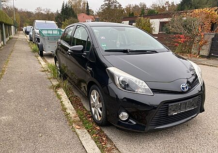 Toyota Yaris 1,33-l-Dual-VVT-i Multidrive S Executi...