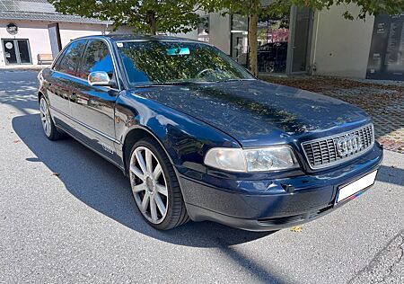 Audi S8 4.2 quattro mit seltener Handschaltung