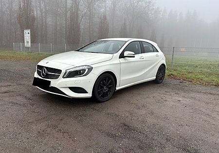 Mercedes-Benz A 180 A180 | Teilleder | Manuell