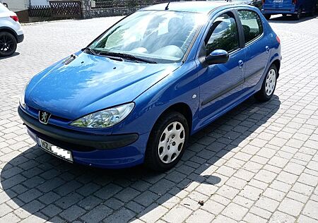 Peugeot 206 1.1 Filou 60 mit Hängerkupplung