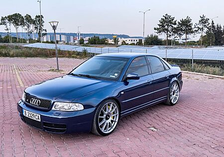 Audi S4 2.7 quattro -