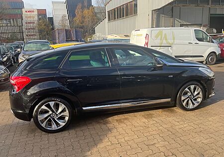 Citroën DS5 SportChic Hybrid4 TÜV 06.2026 2 HAND