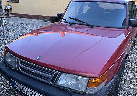 Saab 900