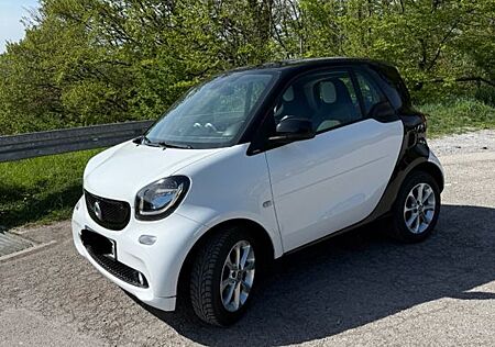 Smart ForTwo coupé 1.0 52kW - schwarz/weiß Panoramada