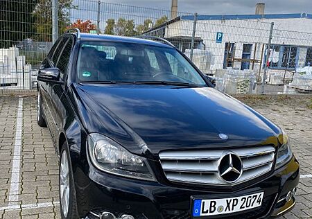 Mercedes-Benz 220 gebraucht kaufen Mercedes-Benz 220 / Apple CarPlay
