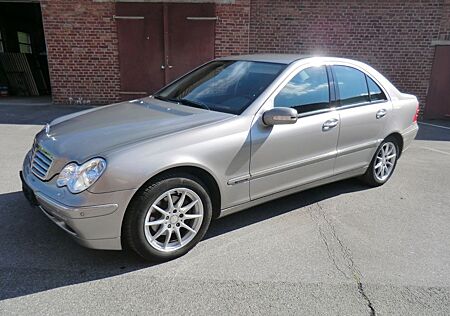 Mercedes-Benz C 200 CGI ELEGANCE ! XENON ! CUBANIT