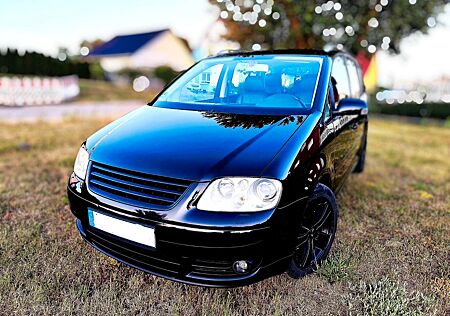VW Touran Volkswagen 1.6 FSI Automatik Highline Highline