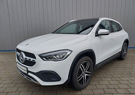 Mercedes-Benz GLA 250 Progressive*AHK*Panoramdach*