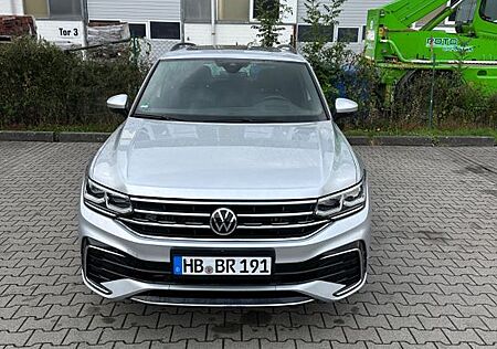 VW Tiguan Volkswagen 2.0 TDI SCR DSG R-Line R-Line