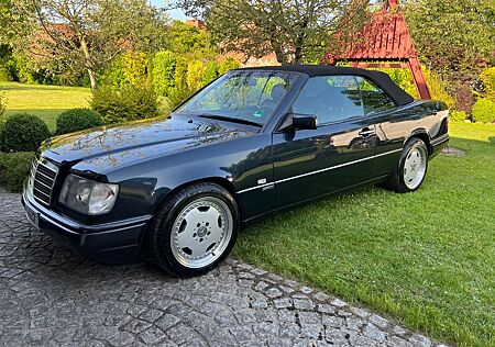 Mercedes-Benz 320 E Cabrio- smaragdschwarzmet.- Sportline-