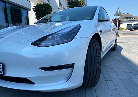 Tesla Model 3 Allradantrieb mit Dualmotor Long Ran...