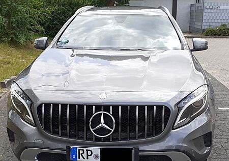 Mercedes-Benz GLA 200 SCORE! 7G-DCT *Xenon*Navi