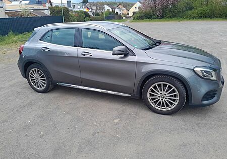 Mercedes-Benz GLA 200 AMG Line, Tüv Neu, 360° Kamera