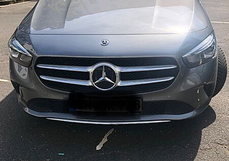 Mercedes-Benz B 220 4MATIC DCT -