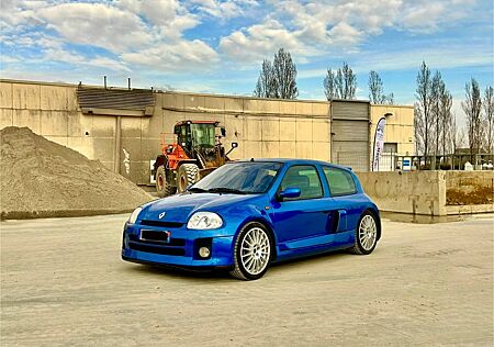 Renault Clio V6