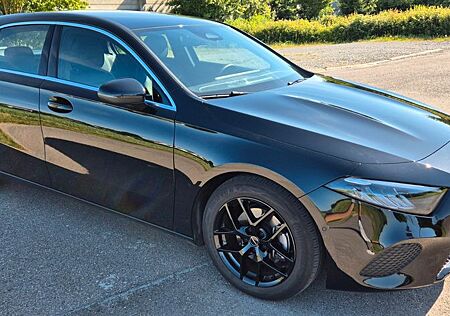 Mercedes-Benz A 200 Progressive Line Adv. MBUX - 8Fach Alu