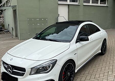 Mercedes-Benz CLA 250 DCT 4MATIC AMG Line AMG Line