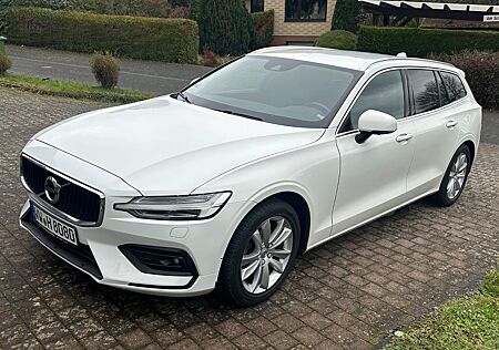 Volvo V60 Kombi Momentum "sehr gepflegt"