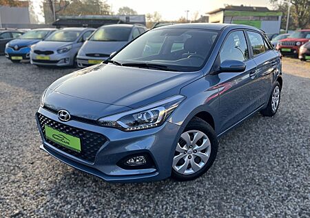 Hyundai i20 YES! Plus*13000km*Navi*R-Cam*Stzheiz*SpurAss