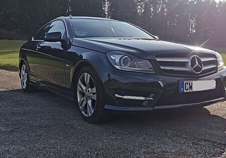 Mercedes-Benz C 180 CGI Coupe, AMG/Xenon/Pano/ Service+HU neu