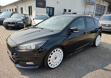 Ford Focus Lim. ST KAMERA/NAVI/SHZ/TEMPO/1HAND/TOP!