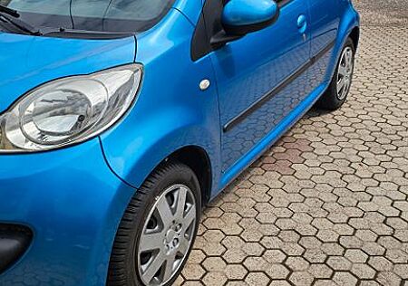 Peugeot 107 (Aygo, C1) Klima, E-Fenster, guter Zustand