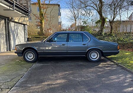 BMW 735i von 1986 (e23) - Top-Lack!!!