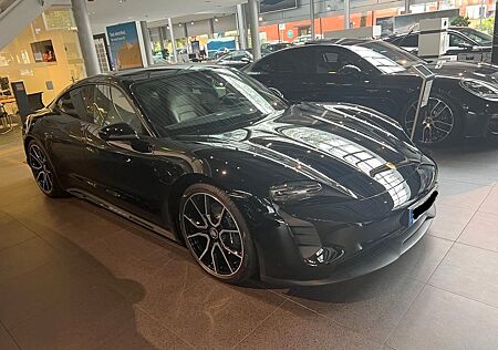 Porsche Taycan - -