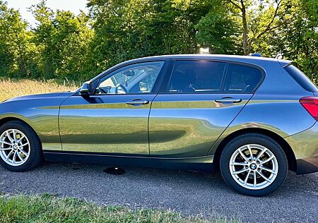 BMW 116 1116d - Autom. Navi AHK Xenon Schiebedach HU neu