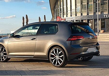 VW Golf Volkswagen 2.0 TSI GTI Performance GTI Performance
